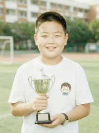 Li Heng receiving his award